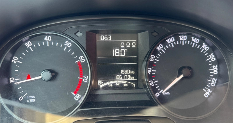 Skoda Fabia cena 25900 przebieg: 186000, rok produkcji 2016 z Ćmielów małe 67